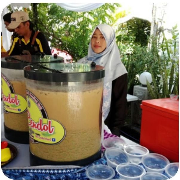 Tong cendol sedia dihidang semasa acara luar